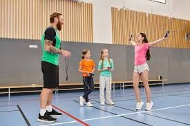 深度筹码（200BB+）下的策略调整：小口袋对子的价值激增。（200BB+超深筹码下的策略优化：小口袋对子价值跃升）