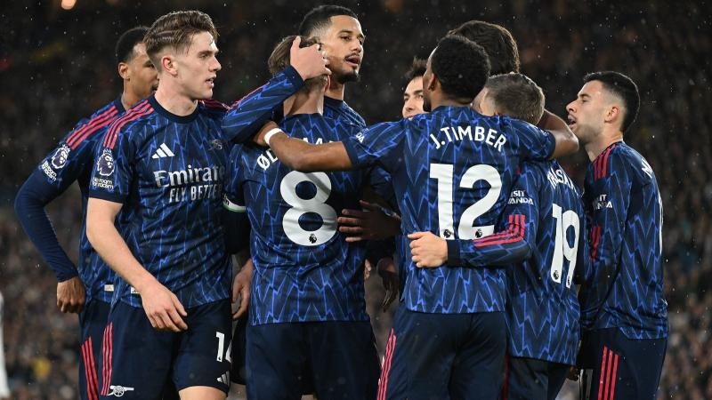 詹姆斯：布朗尼不太喜欢发消息 也许他正在芝加哥享用晚餐